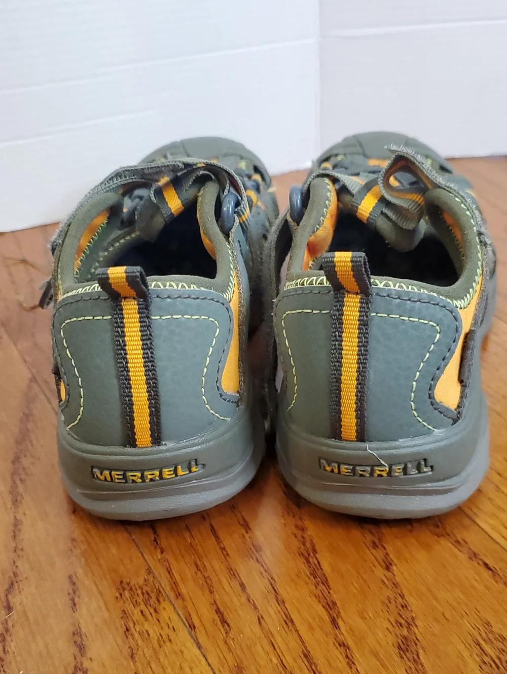 Merrell Kids Olive Green and Yellow Closed-Toe Sport Sandals Sz 13